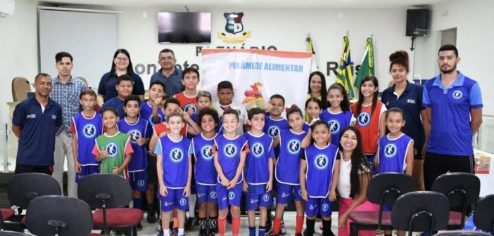Prefeitura de Lagoa do Barro do Piauí promove palestra sobre alimentação saudável para jovens atletas